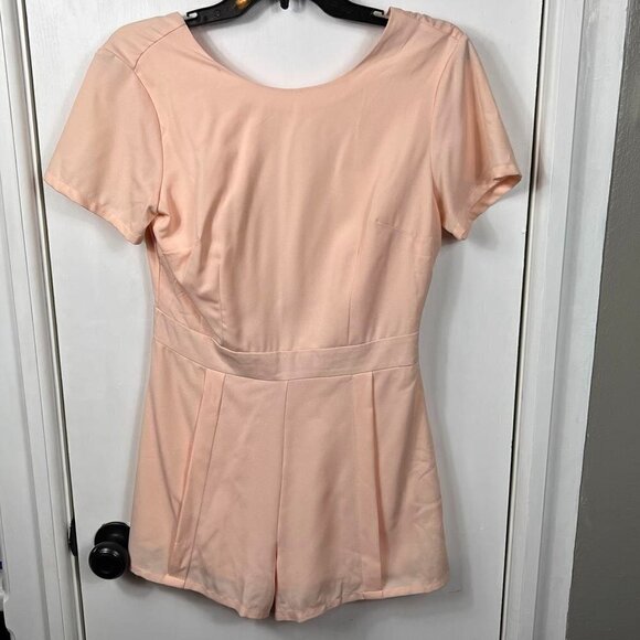 Hyfve peachy pink deep v back short sleeve romper.  Size small - Picture 1 of 10